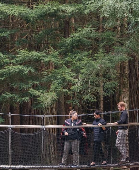 «Сделано с любовью» — Принц Гарри запечатлел на фото Меган Маркл в лесу