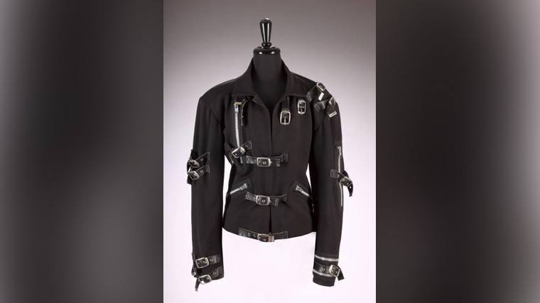 Куртка Майкла Джексона ушла с молотка почти за 300 тысяч долларов