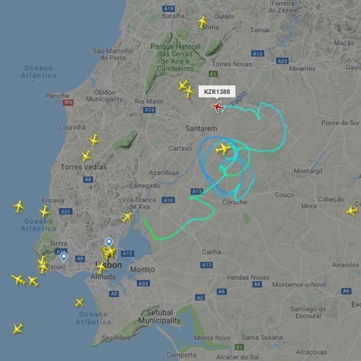 Самолет Air Astana с третьей попытки приземлился в Португалии