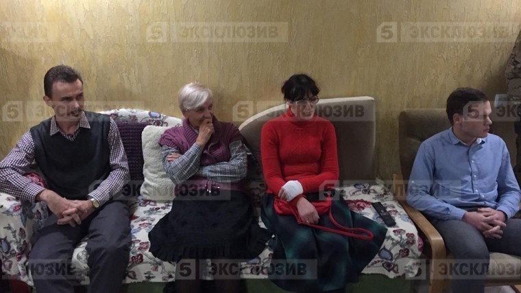 Видео: ФСБ пришла с обысками к членам ячейки «Свидетели Иеговы»* в Крыму
