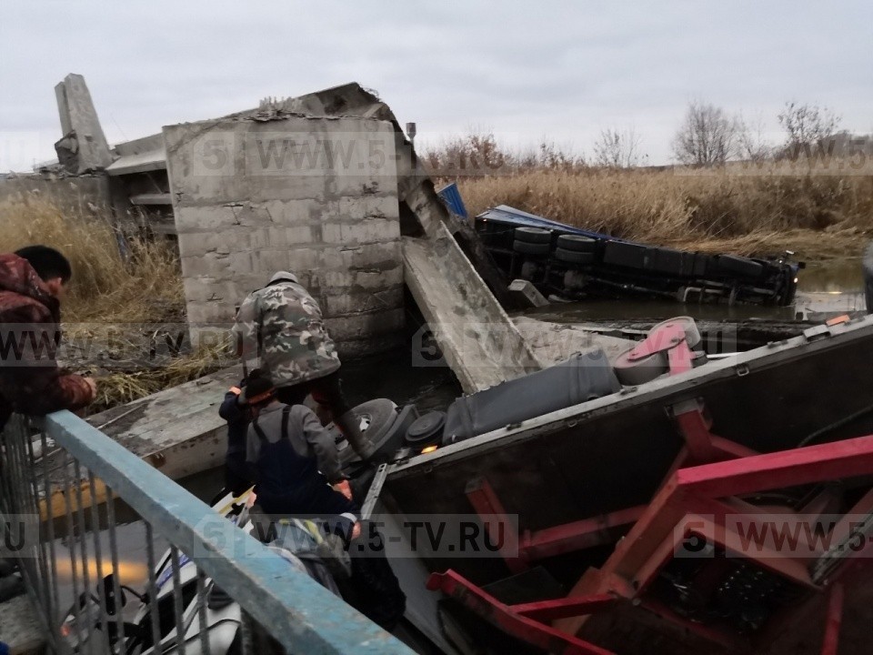 Первые фото с места обрушения моста в Воронежской области