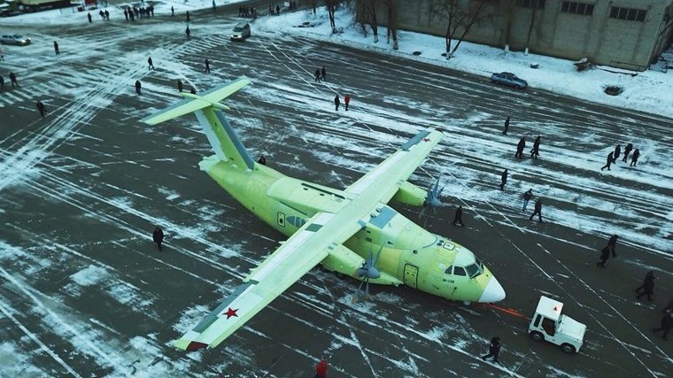 В сети появилось видео выкатки из цеха нового военного Ил-112В