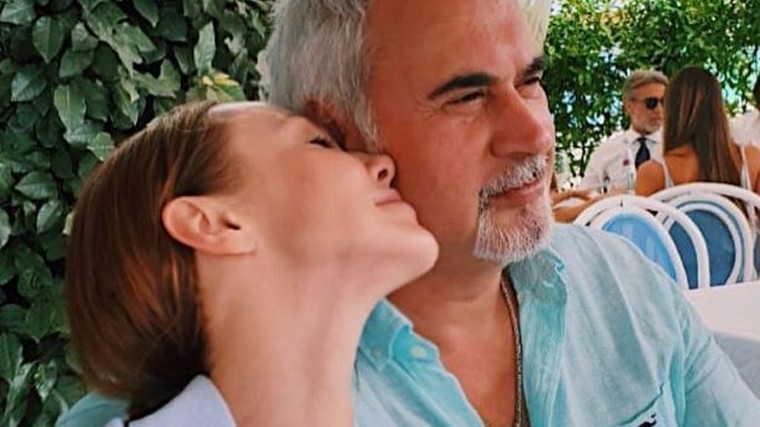 Звездный поцелуй: Как проявляют любовь знаменитые российские пары