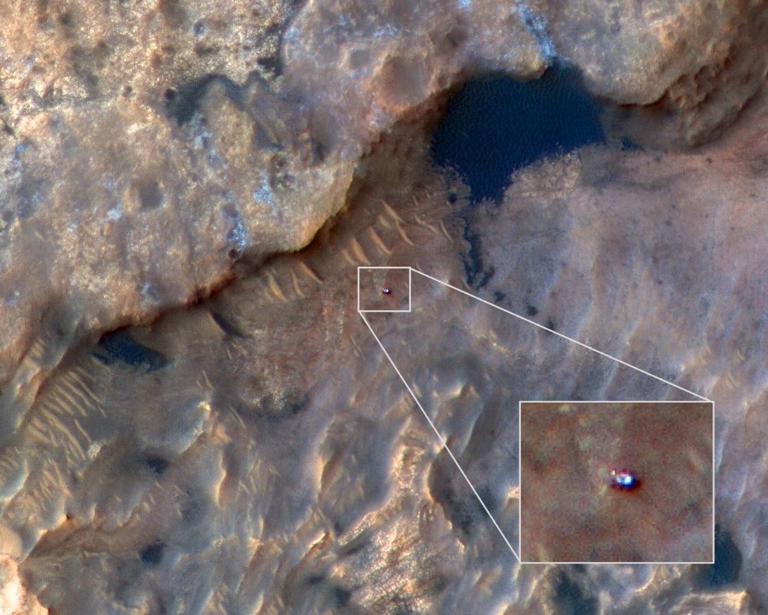 В НАСА показали сделанный с орбиты Марса снимок аппарата Curiosity — видео