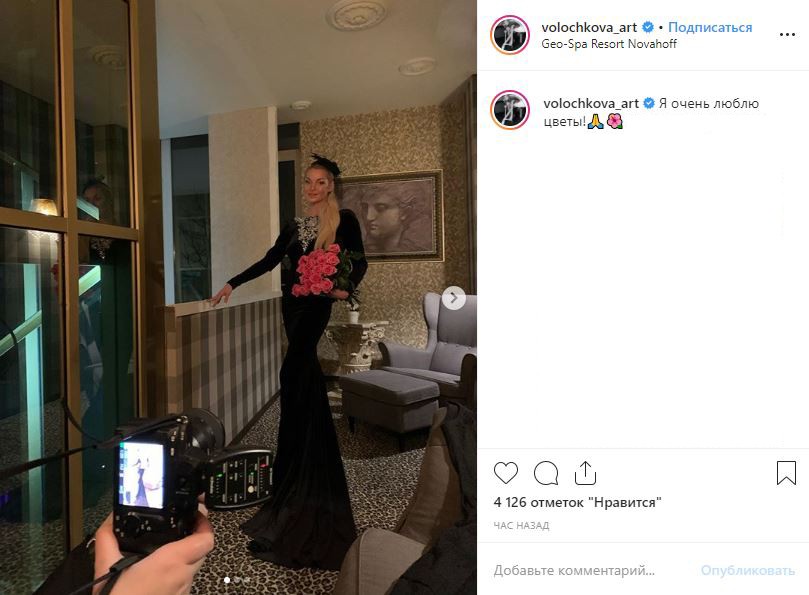 «Бесконечная!»: Анастасия Волочкова восхитила фанатов снимком в вечернем платье