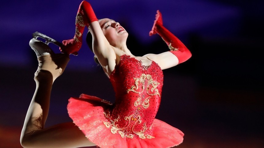  Алина Загитова во время выступления на празднике олимпийцев «Чемпионы - Москве!» во дворце спорта "Мегаспорт"