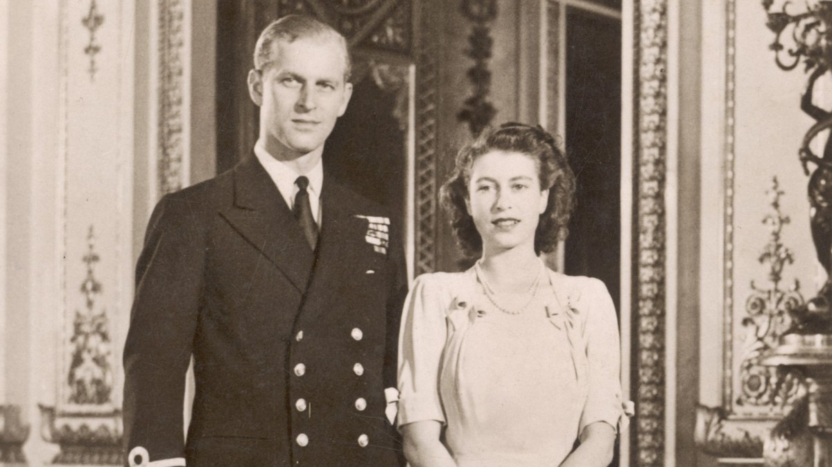 Королева Елизавета II и принц Филипп являются четвероюродными братом с сестрой