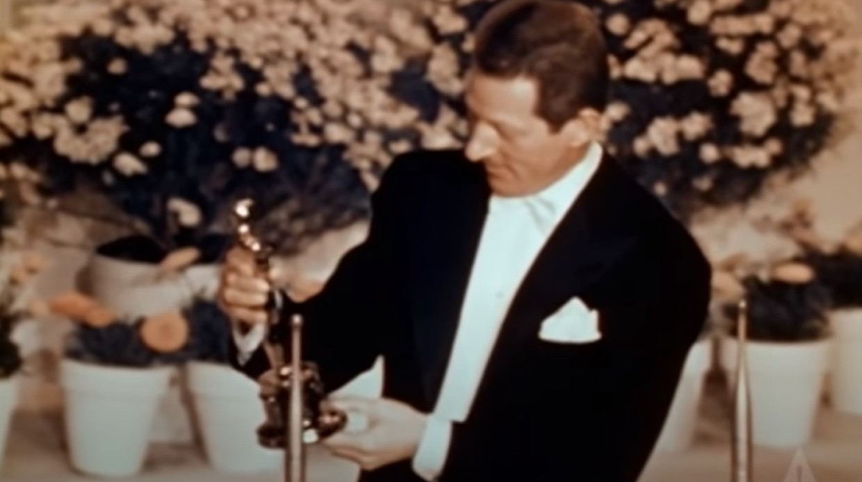Кадр первой прямой трансляции церемонии на телевидение, 1953 год.