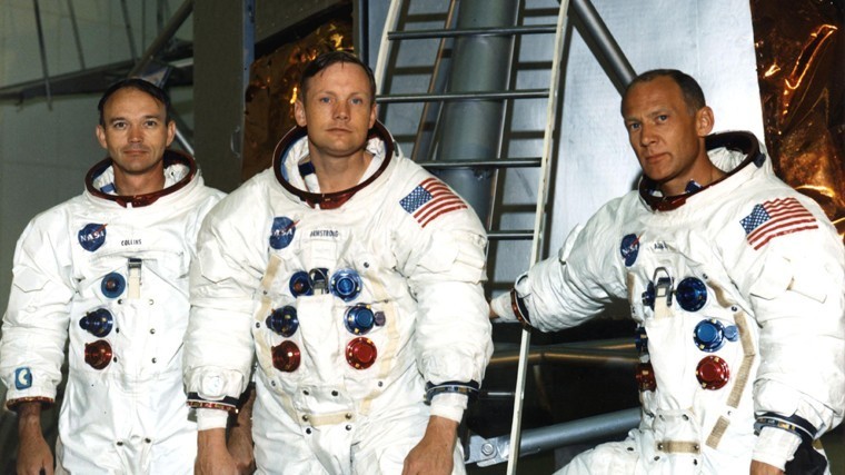 По слухам, Нил Армстронг сбежал в Космос от семейной трагедии