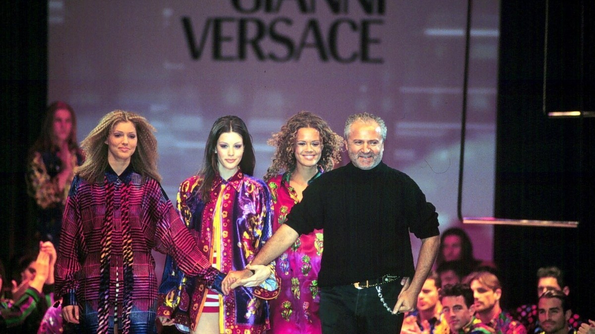 Джанни Версаче во время показа его модного дома Versace d 1996-м 