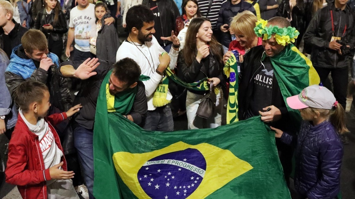 Болельщики сборной Бразилии по футболу в Санкт-Петербурге в 2018-м