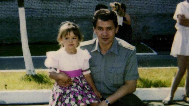 Маленькая Ксения Шойгу со своим отцом Сергеем Шойгу