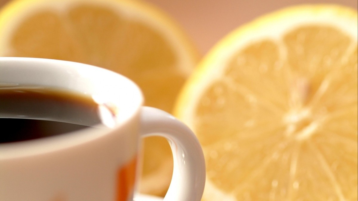 Напиток с лимоном называют кофе по-сицилийски, но к Сиции он не имеет никакого отношения.