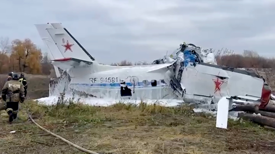 Легкомоторный самолет с парашютистами рухнувший в Татарстане.